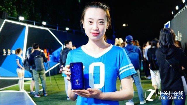 微浮雕+四维渐变 vivo X21世界杯版图赏