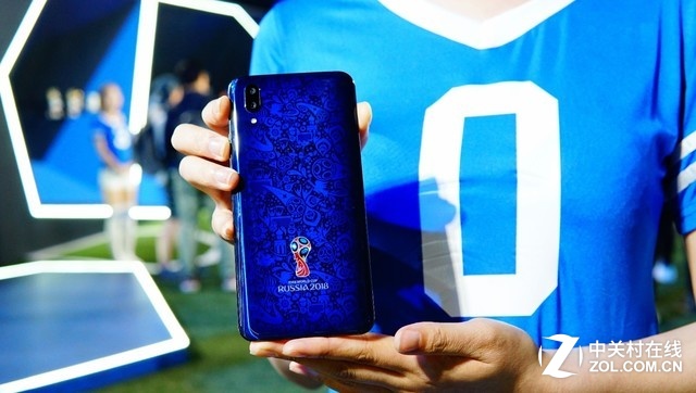 微浮雕+四维渐变 vivo X21世界杯版图赏