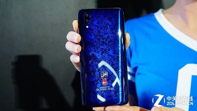 微浮雕+四维渐变 vivo X21世界杯版图赏