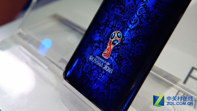 微浮雕+四维渐变 vivo X21世界杯版图赏